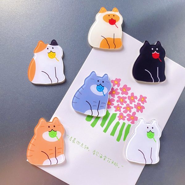 O1CN01UygbM42MK7ZbxA65n_3525089808-0-cib.jpg Colorful cat-shaped magnets on a gray background, perfect for decor and organization.