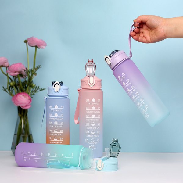 O1CN01aiXk8O1gp4KG33KiS_952574190-0-cib.jpg plastic water bottle with straw gradient color kettle outdoor matte 750ml sports kettle