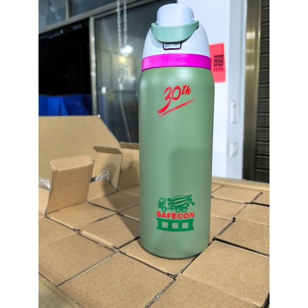 O1CN01jyiP461yAuvxkEu4s_2206699326539-0-cib-1.jpg 304 stainless steel fitness sports cup with handle, Macron color thermos cup, large capacity straw fruit cup